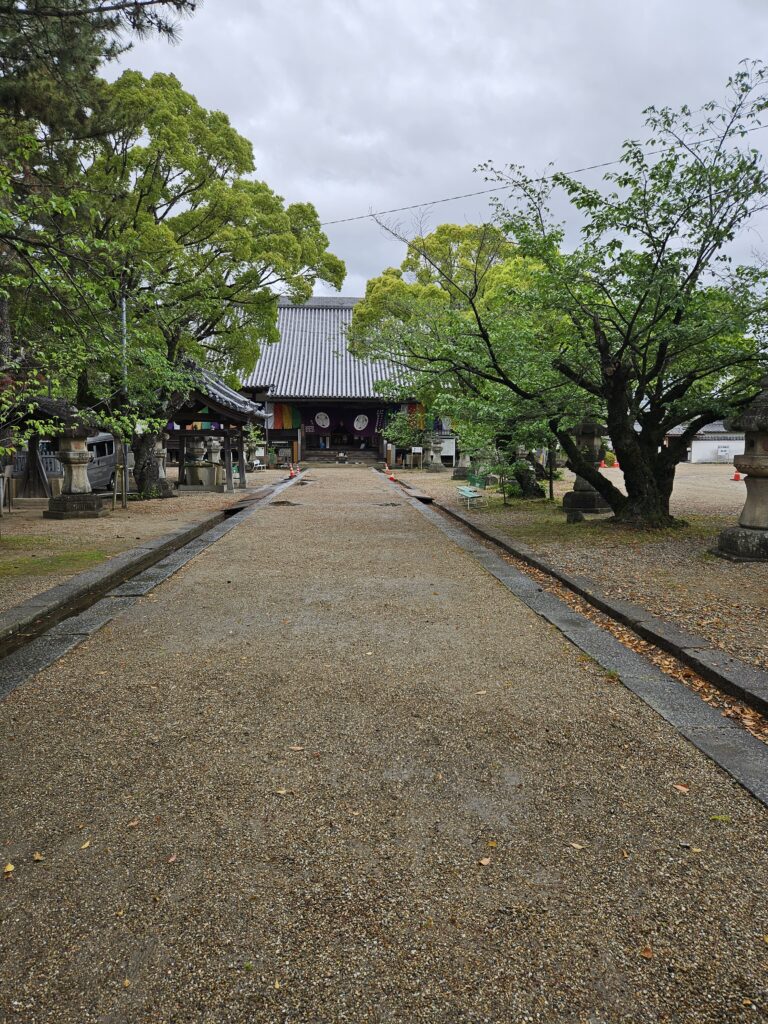 お寺の境内